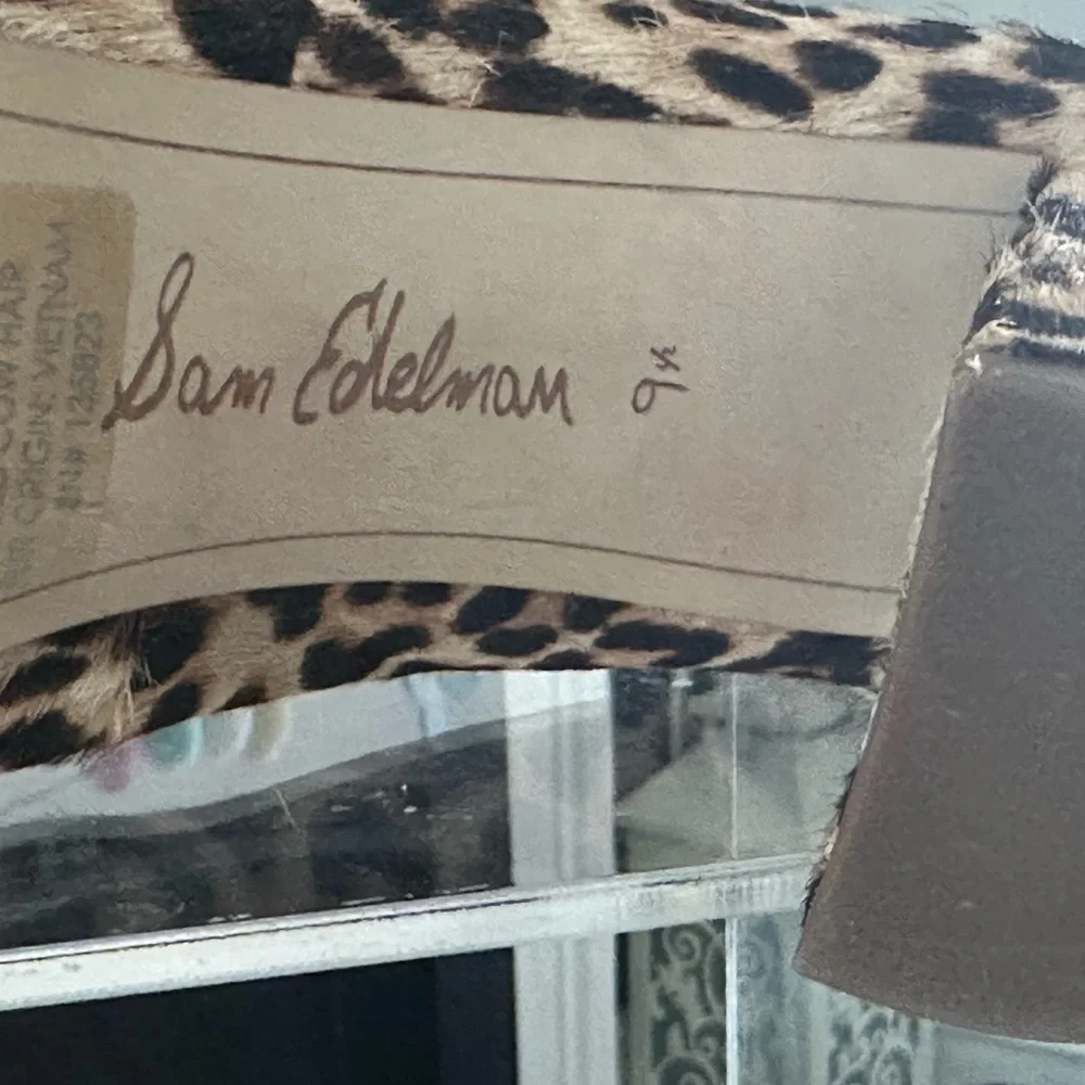 Sam Edelman eye catching